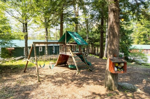 Hide-A-Way Waterfront Cottages Campingplatz /
Wohnmobil-Resort in Saratoga