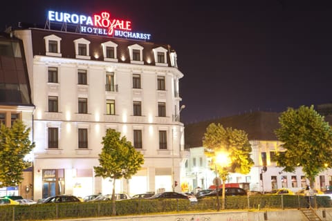 Property building, Facade/entrance, Night