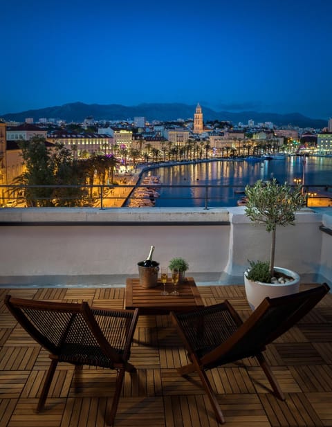 Balcony/Terrace, City view, Landmark view, Mountain view, Sea view