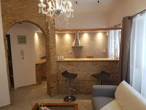 JOHN BEAUTY 50m2, METRO and ACROPOLIS 5' Apartment in Athens