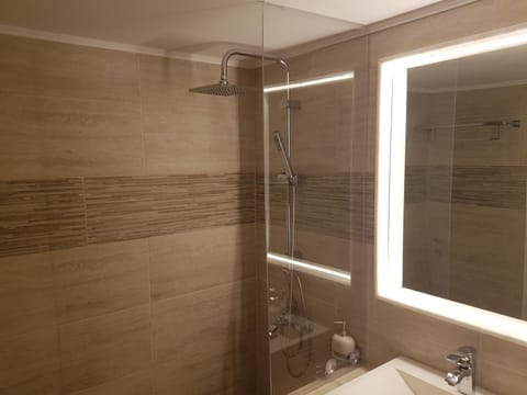 JOHN BEAUTY 50m2, METRO and ACROPOLIS 5' Apartment in Athens