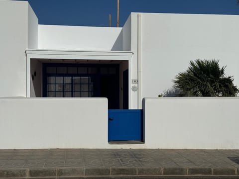 Property building, Day, Balcony/Terrace, Balcony/Terrace, Quiet street view