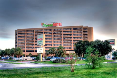 MCM Eleganté Hotel & Conference Center Hotel in Beaumont