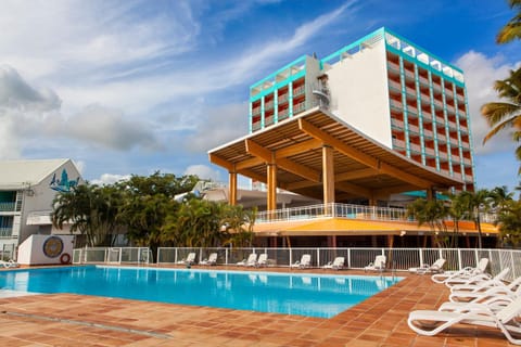 Property building, Swimming pool, sunbed