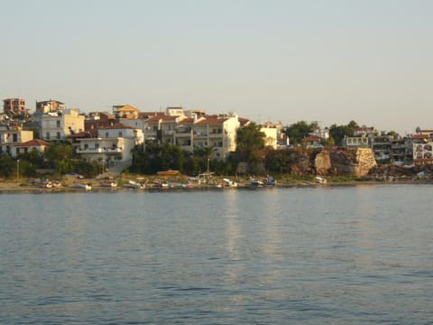 Neighbourhood, Beach, Location