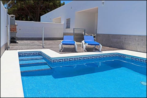 Swimming pool, sunbed