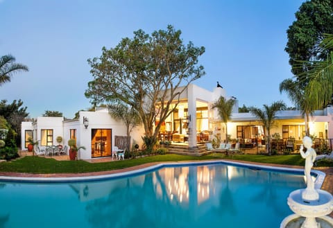 Property building, Patio, Day, Garden, Garden view, Pool view, Swimming pool, sunbed