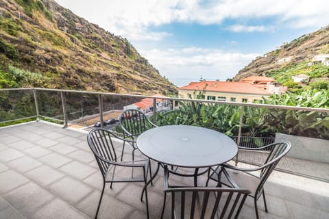 Pink House - Tabua (Ribeira Brava) House in Madeira District