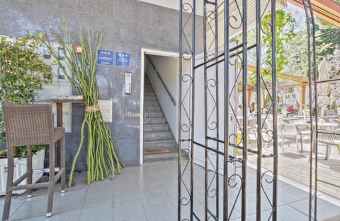 Facade/entrance