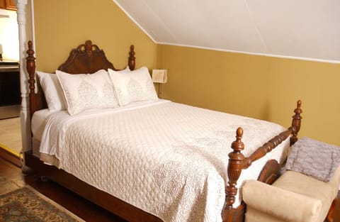 Victorian Luxury One Bedroom Apartment Condo in Saint Augustine