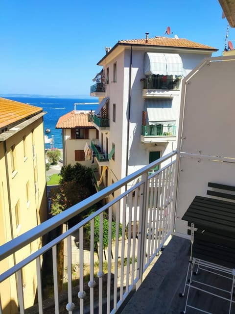 Balcony/Terrace, City view