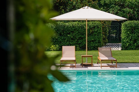 Garden view, Pool view, Swimming pool, sunbed