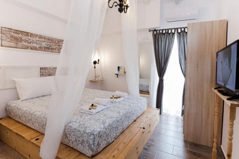 Bed, TV and multimedia, Bedroom, towels, wardrobe