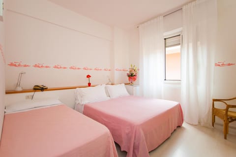 Bed, Photo of the whole room, Bedroom, children, Family