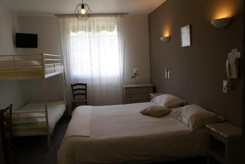 Le Petit Manoir Logis Hotel in Villeneuve-lès-Avignon