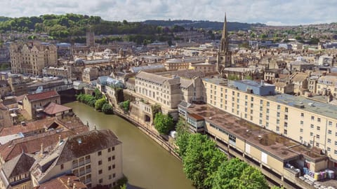 Property building, Nearby landmark, Day, Neighbourhood, Bird's eye view, City view, Street view, Location