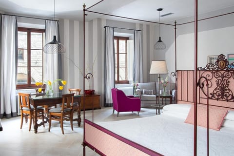 Bed, Living room, Bedroom