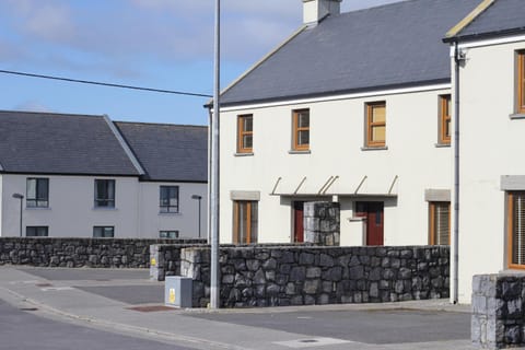 Piper's Chair Houses House in Doolin