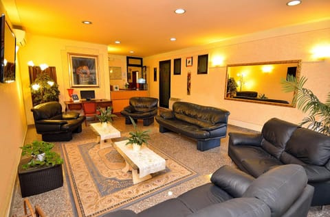 Lobby or reception, Lounge or bar, Seating area