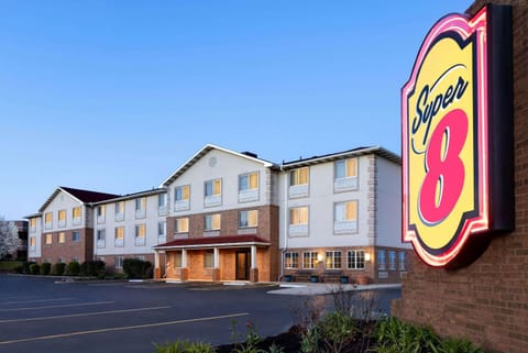 Super 8 by Wyndham Akron S/Green/Uniontown OH Motel in Ohio