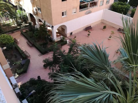 La casa de Blanca. Coqueto piso céntrico y cerca de todo Condominio in Almería