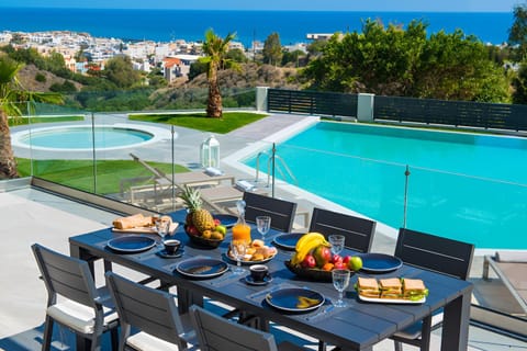 Natural landscape, Food, Sea view, Swimming pool, Breakfast, Drinks, sunbed