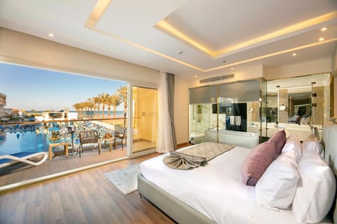 Bed, View (from property/room), Balcony/Terrace, Bedroom, Pool view, sunbed