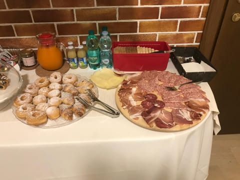 Continental breakfast, Buffet breakfast, Italian breakfast