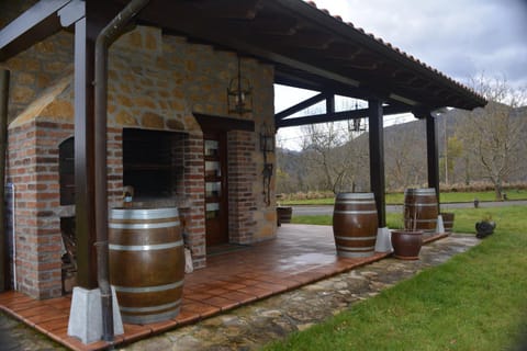 BBQ facilities, Decorative detail