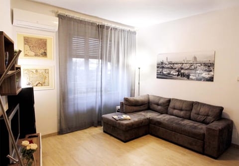 TwelveHolly apartment Condo in Florence
