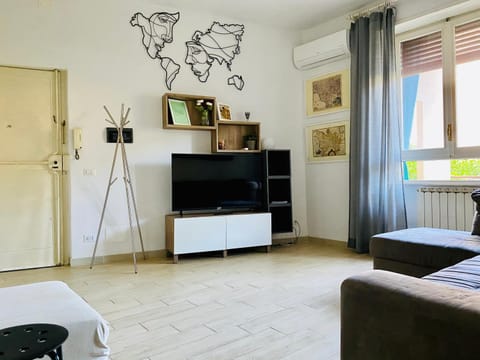 TwelveHolly apartment Condo in Florence