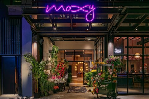 Moxy NYC Chelsea Hotel in Midtown