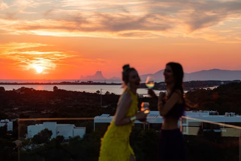 View (from property/room), Lake view, Sea view, Sunset