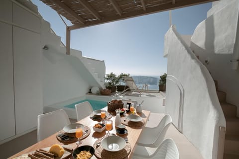 The Globe Suites Villa House in Thera