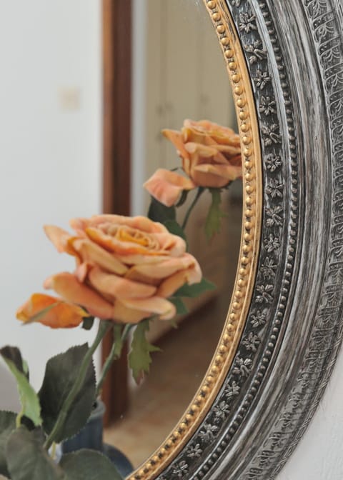 Toilet, Decorative detail