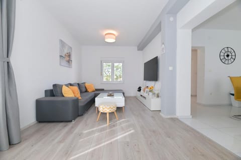 Apartment Amelie - with pool and sauna! Apartment in Šibenik-Knin County, Croatia