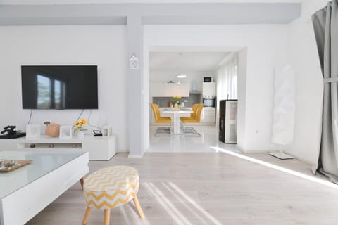 Apartment Amelie - with pool and sauna! Apartment in Šibenik-Knin County, Croatia