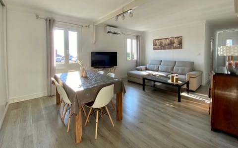 Magnifique appartement devant la plage Condo in Propriano