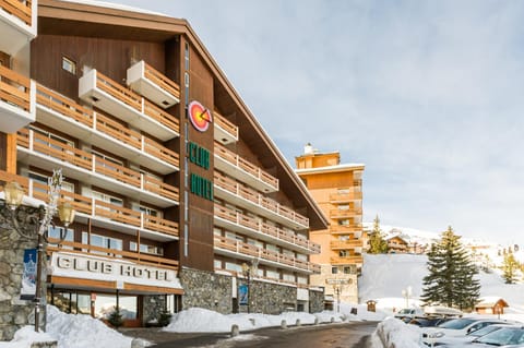 Property building, Day, Winter, City view, Location, Parking