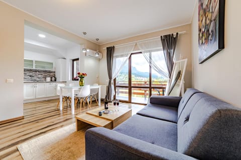 Yael Luxury Apartments 2 Condo in Brașov County