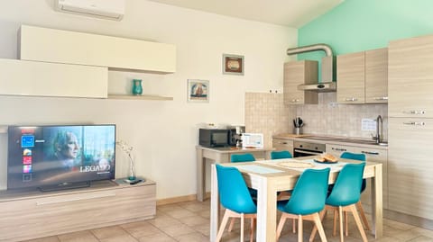 TV and multimedia, Kitchen or kitchenette, Living room, Dining area