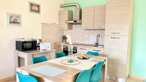 TV and multimedia, Dining area, stove