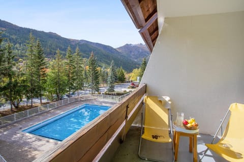 Day, Balcony/Terrace, On site, Mountain view, Pool view