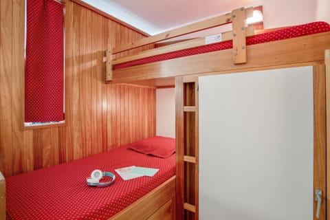 Bed, Day, Photo of the whole room, Bedroom, On site, bunk bed