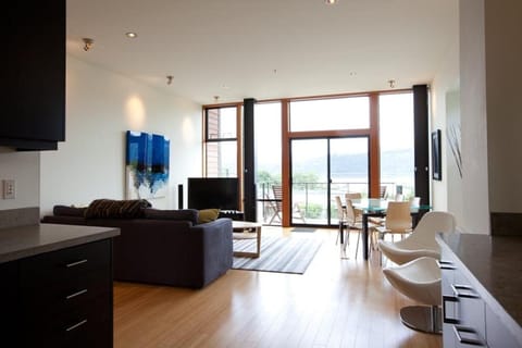 Bridge View Loft 30 Day House in Hood River