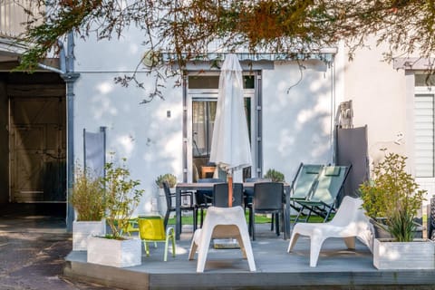 Property building, Patio, Day