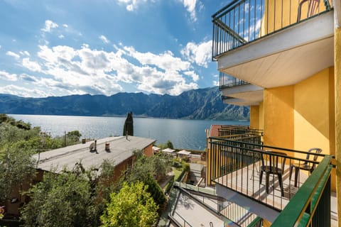 Day, Balcony/Terrace, Lake view