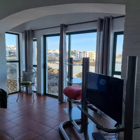 TV and multimedia, View (from property/room), Balcony/Terrace, Lake view, Sea view