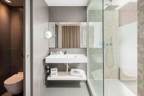 Bathroom, Photo of the whole room, On site