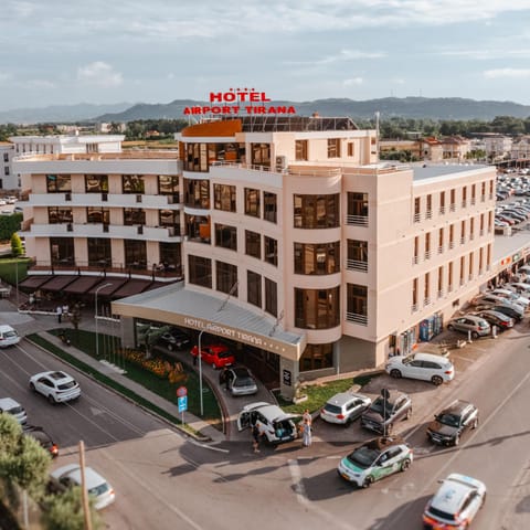 Property building, Day, Neighbourhood, Natural landscape, Bird's eye view, City view, Street view, Location